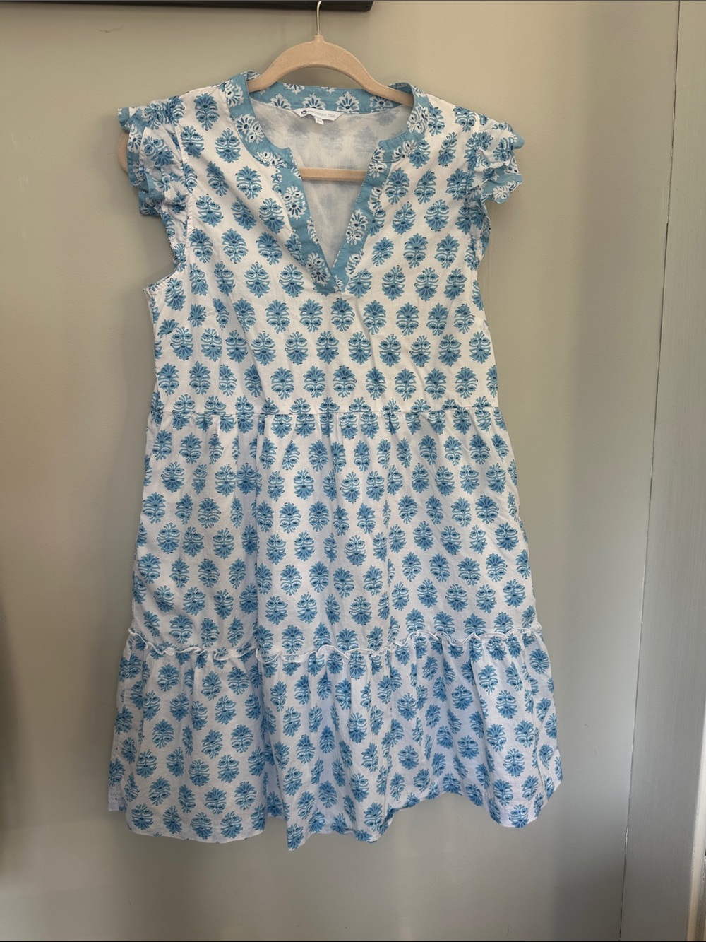 Southern Tide White Dress with Blue Floral Print xs but fits like a small